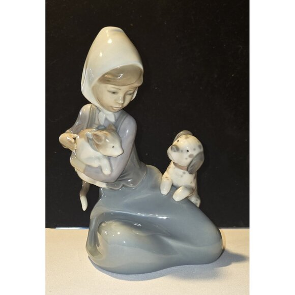 Lladro "Little Friskies" Retired Figurine #5032 Girl with Cat and Dog - Picture 1 of 7